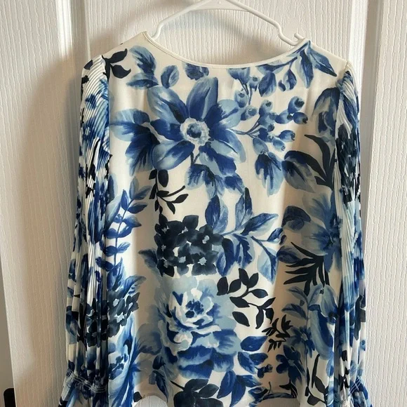 Talbots Blue and White Floral Blouse - Picture 6 of 7
